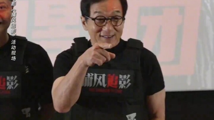 A bunch of A-Zu really appeared in the cinema, shocking Jackie Chan!