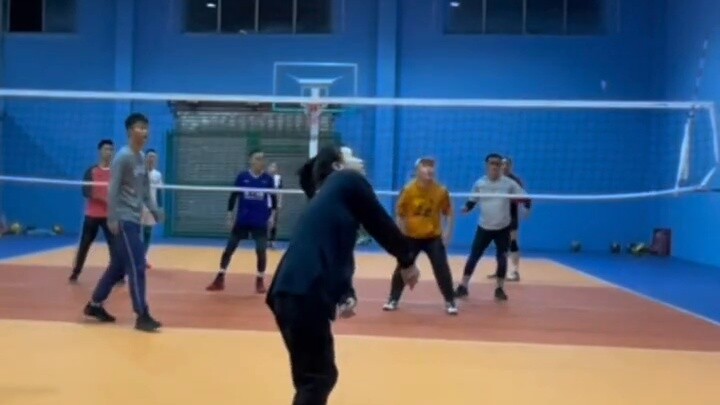 [Complaint] Look! The first precious video of early volleyball players taming their limbs