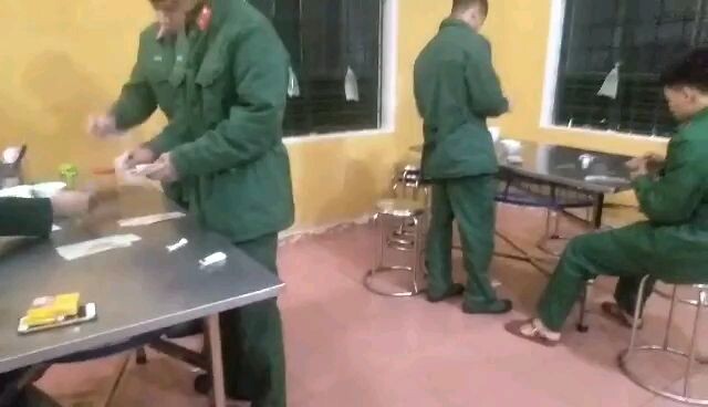 mang tiền về cho mẹ