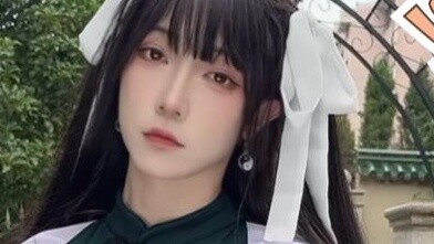 Anh chàng tâm linh cosplay nội y ám chỉ bạn là người có lòng thương xót