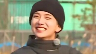 [SEVENTEEN] The beautiful sister constantly touched by men, and the two guys who keep touching men—L