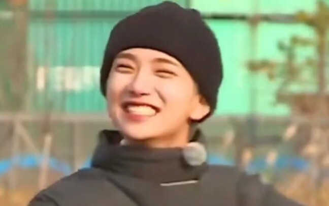 [SEVENTEEN] The beautiful sister constantly touched by men, and the two guys who keep touching men—L