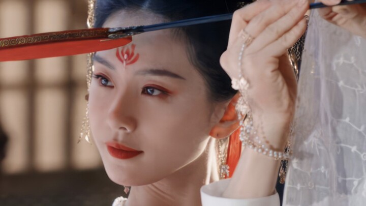 4K close-up of the Ruyi Fan Dance performance on stage—so stunning!