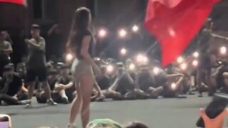 رقصة أختنا الكبرى في السنة الثانية في الملعب