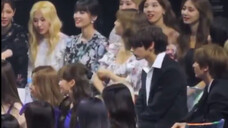 【TWICE&TXT】Jeongyeon: Kaizi gives you a look Huening: I know~ Soobin: Baby is awesome