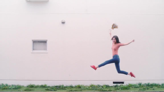 ซากาคิฮิโระเป็นพรีเซนเตอร์ให้กับยูนิโคล่โดยไม่ใส่ชุดชั้นใน เผยแผ่นหลังสุดเซ็กซี่