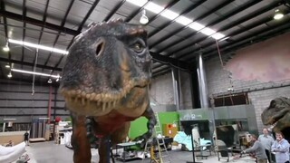 تي ريكس قادم على سكوتر!