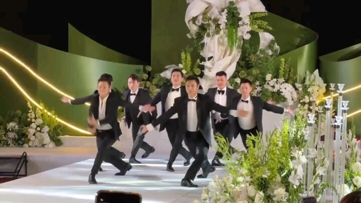 The best men are all national Latin dance champions. Such a wedding scene is so cool.