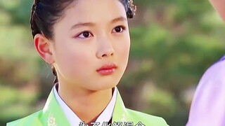 Two girls with the appearance of national mothers have appeared simultaneously, and a brutal palace 