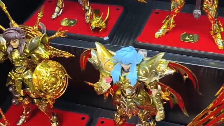 The key point of the stepped height display stand is cheap