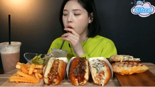 Bánh mì dài kẹp xúc xích, khoai tây chiên, bánh mì panini phô mai 2 #amthuc