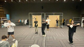 อี้เฟิง เดินไปเลย