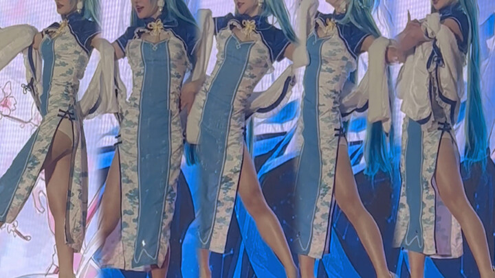 Nhảy nhót lạnh cóng ở hội chợ anime dưới 0 độ ❄️ Phần sân khấu khách mời “Sương Giáng + Gốm Thanh Ho