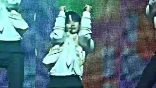 my gosh heesung 😍
