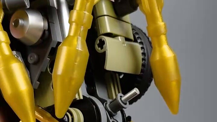 The ultimate mechanical life is a giant made of 6,000 building blocks from the Transformers K-Box In
