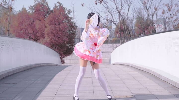 Bubby】Gadis berkacamata seksi menari di angin Tato Sakura