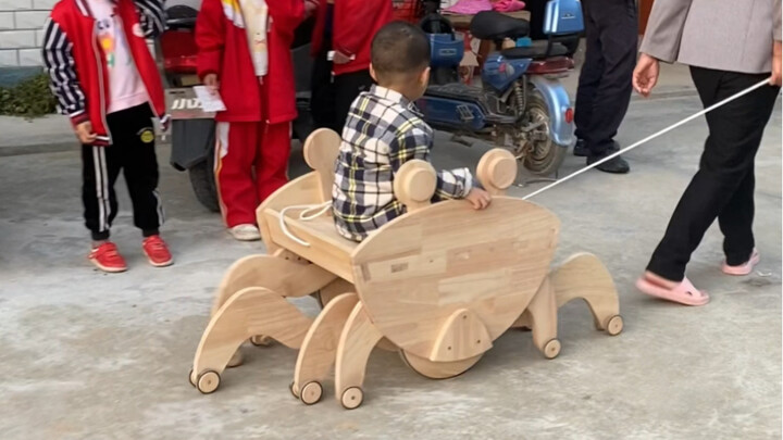 หลีกทางๆ มาแล้ว "เดินขวาง"