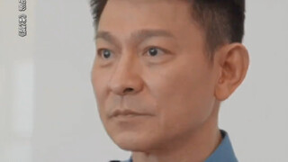 刘德华从未穿过的一套服装，因为他十分敬仰爸爸的职业！
