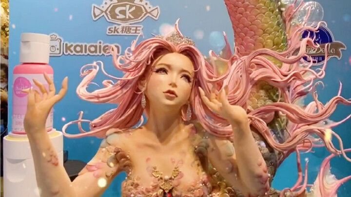 เรามาอยู่ที่เซี่ยงไฮ้ นี่คือเค้กฟองดองต์ตุ๊กตาที่ทำด้วยมือล้วนๆ เลยนะ