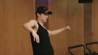 Pembaruan studio Zhang Yixing: Dua hari pelajaran tari Mongolia, penghormatan penuh semangat kepada 