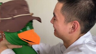 Terry: Ahhh, nó sẽ là món cổ vịt cay đây!