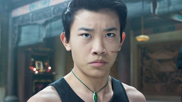 A boy trains martial arts relentlessly every day – a human-interest film.