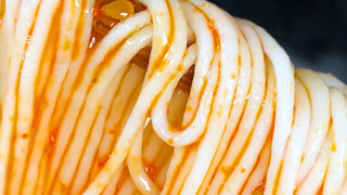 เส้นเล็กเนื้อวัวหอมอร่อยเผ็ดร้อน คุณคิดว่าจะมีพายตกจากฟ้าหรือเปล่า?