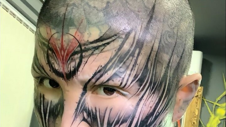 [Homo Sapiens TV] That’s right—this is how you do a tattoo! So cool!