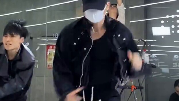 Badalee's choreography for "Smoke" is really cool for anyone who dances it! !