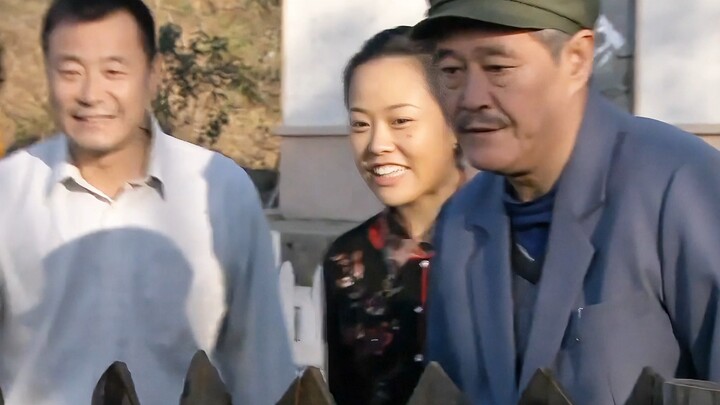 A vet castrated a pig for someone, and the owner unexpectedly gifted him two children!