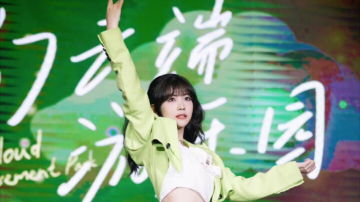 ظهرت MARiA بشكل مفاجئ في فيديو الاحتفال بعيد ميلاد لاي مي يون! كما رقصت الاثنتان معًا على أغنية "ممل