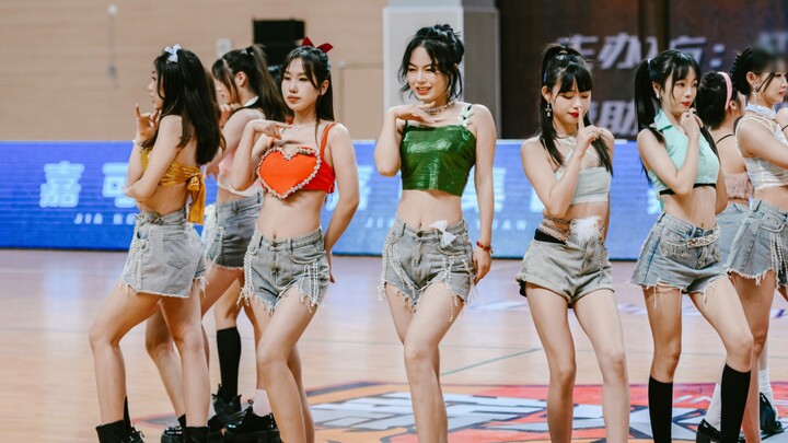 Tim Pemandu Sorak Putri YOU