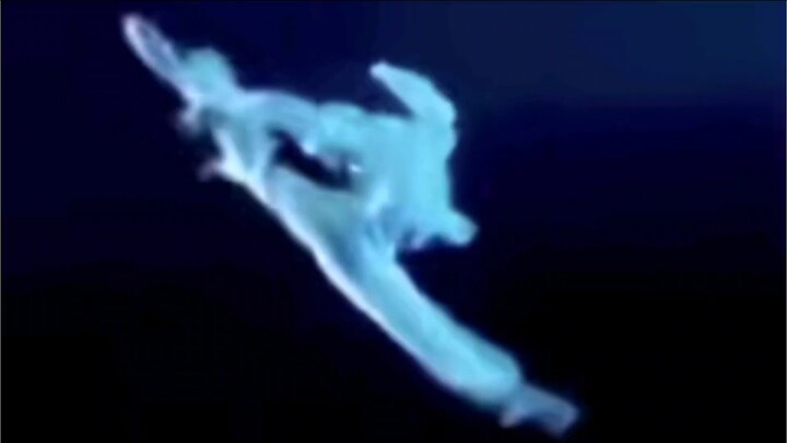 “Aksi Tendangan Terbalik Zijingguan” Zhang Yangyang saat di Akademi Seni Militer