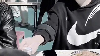 "Makan Mie Beras Tanpa Cabai" memiliki skor Douban sebesar 2,8