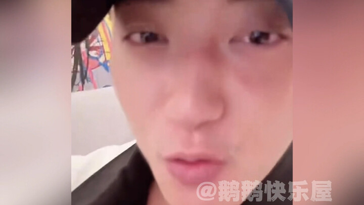 ฮuang Zitao ช่างมีความอยากแชร์สุดๆ ขนาดจะนอนยังอยากไลฟ์สดเลย