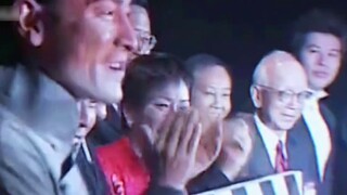 Sức ảnh hưởng của Thành Long là không gì sánh bằng. Buổi ra mắt phim Rush Hour đã chật kín người hâm