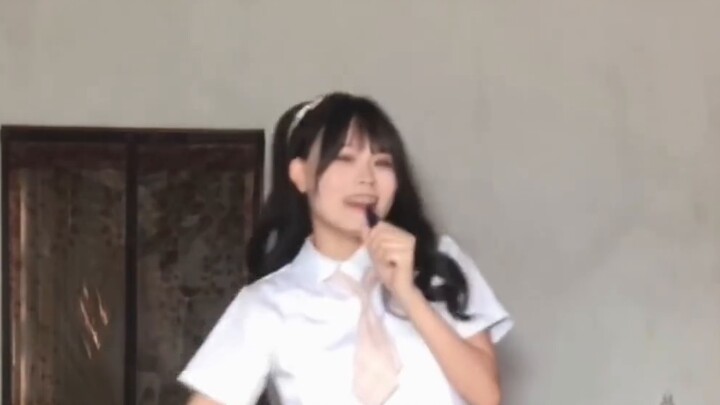 Singing and dancing "Love You" with the microphone on Wang Xinling Girls can't lose~ Chinese idol