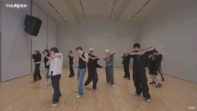 Seventeen "Thunder" Dance Practice