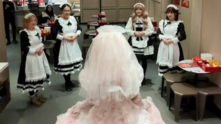 和社牛姐妹去吃海底捞，她们竟然当场跳起了科目三？！