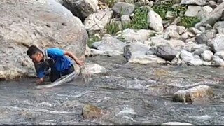 Cast Net Fishing in Nepal | Himalayan Trout Fishing with Handmade Cast Net |