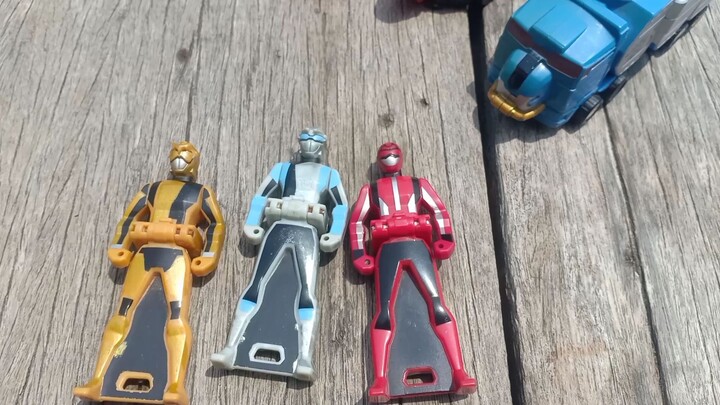 14. Go-Busters 載具可供購買，包括 RangerKey Buster Vehicle CB01 Cheetah 🐆 & GT02 Gorilla 🦍。
