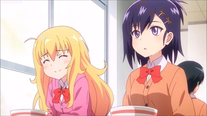 senyuman melihat cwk tampan