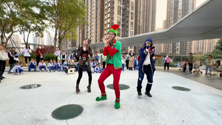 Time to hand out Christmas gifts to the kids! #Aliyao 2.0 Edition