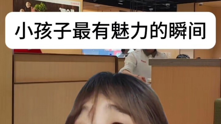 Chỉ những đứa trẻ như thế này mới xứng được chơi điện thoại của tôi.