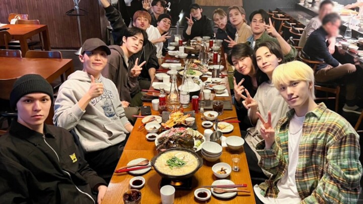 【All Eight】“Tại sao em yêu anh ấy?” “Bởi vì anh ấy cho em quyền được yêu một cách ngẩng cao đầu.”