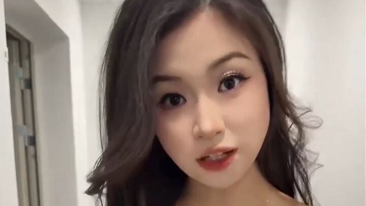 Kamu berjabat tangan?