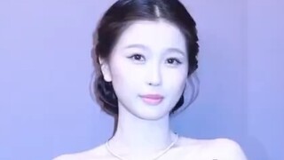 Netizens praised that after Zhao Lusi became more beautiful, Yu Shuxin also became more beautiful. T