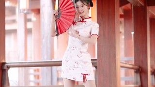 [Vertical screen] Cheongsam girl❤Let’s enjoy the lanterns together during the bright moon and Lanter