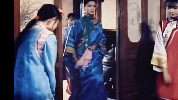 With the screen so blurry, can she still look graceful from 800 meters away?!