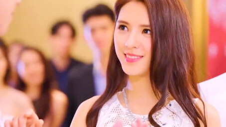 هي مش مصابة بـ"مرض الأميرات"، بل هي فعلاً مولودة لتكون أميرة.